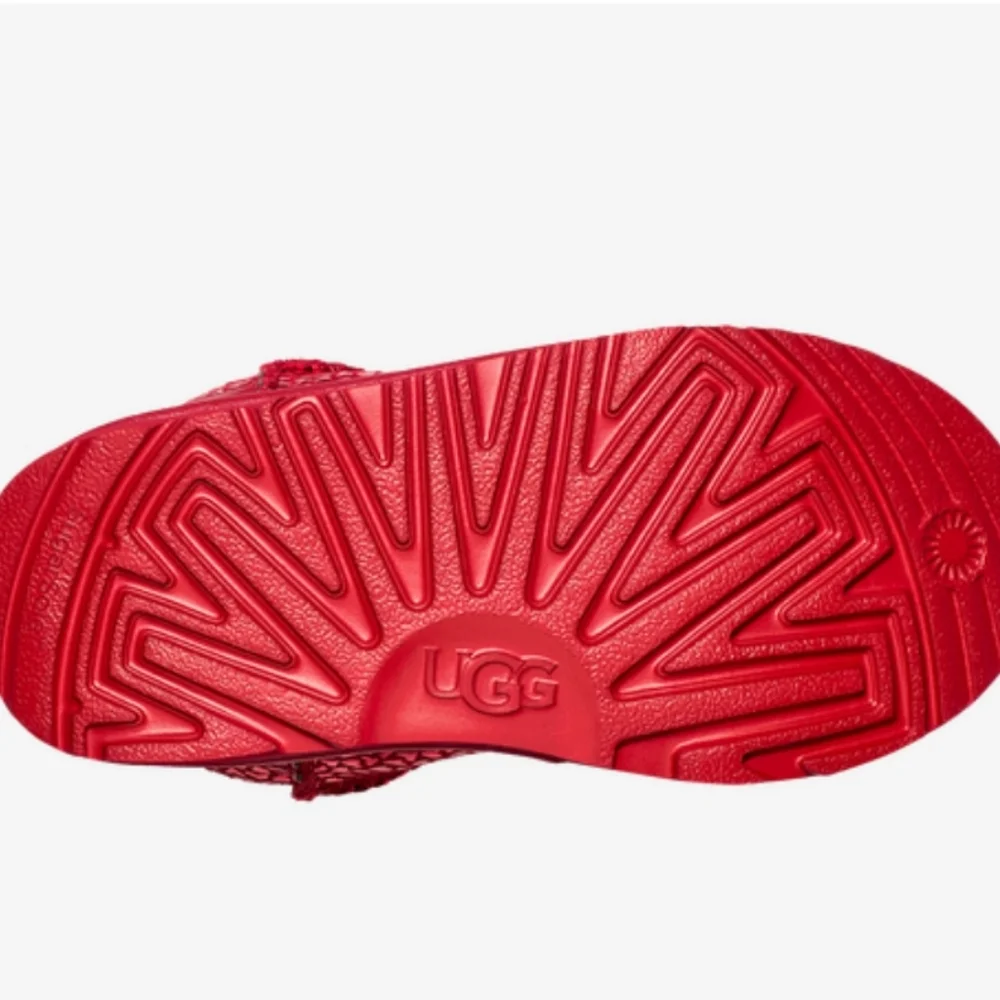 UGG Girls' Classic II Gel Hearts Boots (Youth)